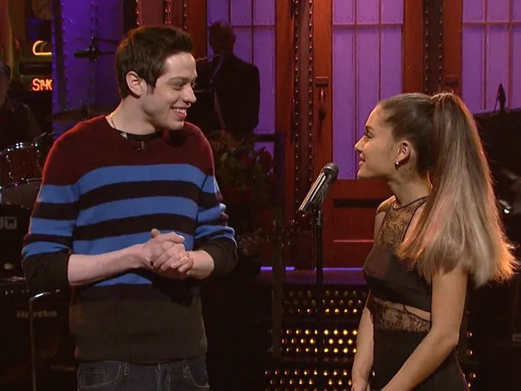 Nhìn lại cuộc tình ngắn ngủi của Ariana Grande và hôn phu cũ trước khi hủy hôn - Ảnh 1. Nhìn lại cuộc tình ngắn ngủi của Ariana Grande và hôn phu cũ trước khi hủy hôn - Ảnh 1.