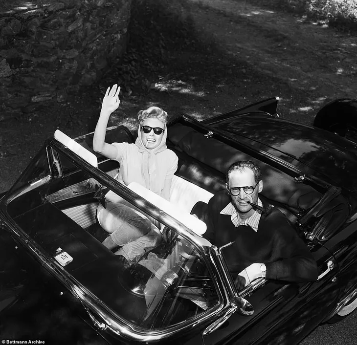 Bán đấu giá xe cổ của Marilyn Monroe - Ảnh 2. Bán đấu giá xe cổ của Marilyn Monroe - Ảnh 2.