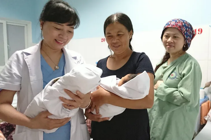 Bác sĩ “mát tay” chữa hiếm muộn kể chuyện thụ thai cho bà mẹ 60 tuổi lần đầu mang bầu - Ảnh 1. Bác sĩ “mát tay” chữa hiếm muộn kể chuyện thụ thai cho bà mẹ 60 tuổi lần đầu mang bầu - Ảnh 1.