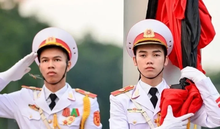 Thượng cờ rủ tại Quảng trường Ba Đình - Ảnh 5. Thượng cờ rủ tại Quảng trường Ba Đình - Ảnh 5.