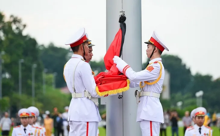 Thượng cờ rủ tại Quảng trường Ba Đình - Ảnh 3. Thượng cờ rủ tại Quảng trường Ba Đình - Ảnh 3.
