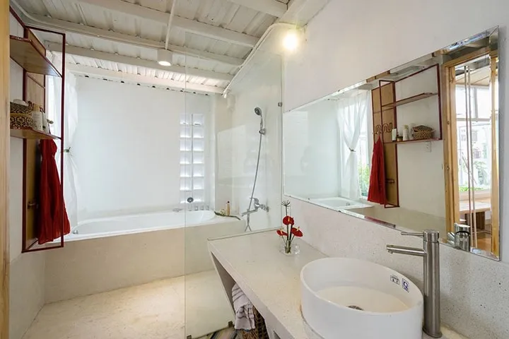 Ngôi nhà 2 tầng tràn ngập ánh sáng và bóng cây - Ảnh 10. Ngôi nhà 2 tầng tràn ngập ánh sáng và bóng cây - Ảnh 10.