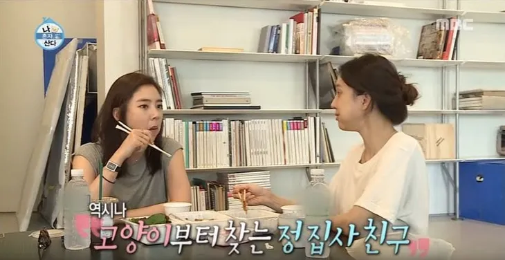 Jung Ryeo Won hé lộ nhà riêng trong show truyền hình: Bên ngoài ngập rác, bên trong sang chảnh hết nấc - Ảnh 4. Jung Ryeo Won hé lộ nhà riêng trong show truyền hình: Bên ngoài ngập rác, bên trong sang chảnh hết nấc - Ảnh 4.