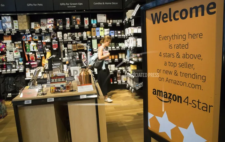 Amazon khai trương cửa hàng bán lẻ 4 sao đầu tiên tại Mỹ - Ảnh 2. Amazon khai trương cửa hàng bán lẻ 4 sao đầu tiên tại Mỹ - Ảnh 2.