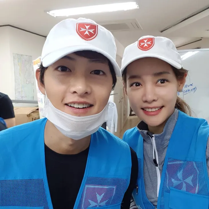 Song Joong Ki dành cả dịp Lễ Trung thu để làm từ thiện - Ảnh 2. Song Joong Ki dành cả dịp Lễ Trung thu để làm từ thiện - Ảnh 2.