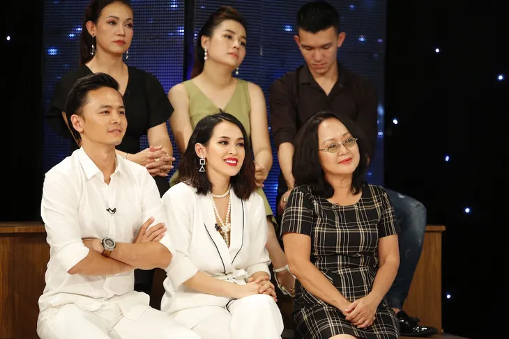 Học viện mẹ chồng: Đạo diễn Lê Hoàng khen ngợi gia đình Tú Vi - Văn Anh - Ảnh 3. Học viện mẹ chồng: Đạo diễn Lê Hoàng khen ngợi gia đình Tú Vi - Văn Anh - Ảnh 3.