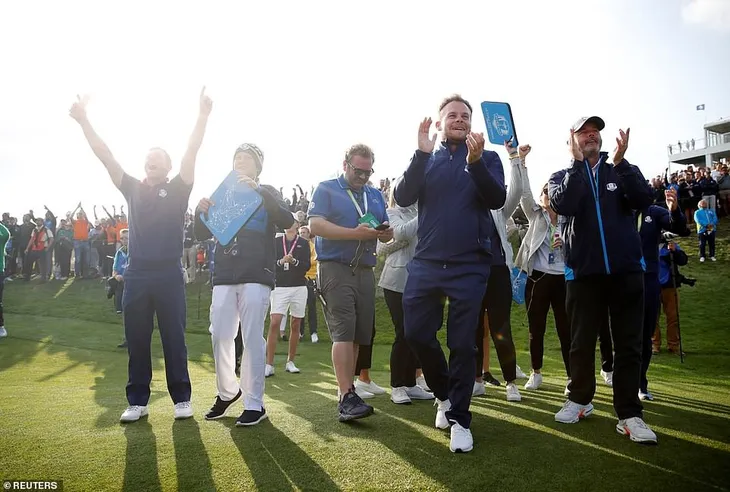 Ryder Cup: ĐT châu Âu tạm dẫn trước ĐT Mỹ sau ngày thi đấu đầu tiên - Ảnh 3. Ryder Cup: ĐT châu Âu tạm dẫn trước ĐT Mỹ sau ngày thi đấu đầu tiên - Ảnh 3.