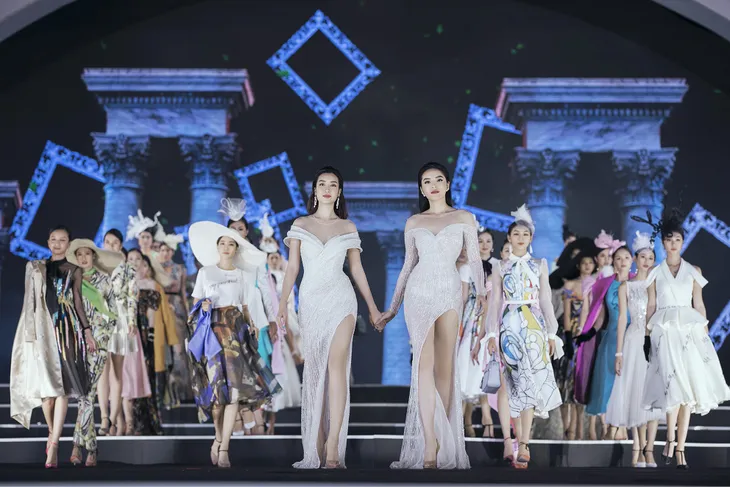 Top 3 Người đẹp thời trang, Người đẹp tài năng của Hoa hậu Việt Nam 2018 - Ảnh 6. Top 3 Người đẹp thời trang, Người đẹp tài năng của Hoa hậu Việt Nam 2018 - Ảnh 6.