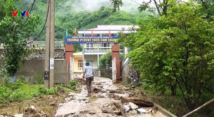Chưa tiếp cận nhiều địa bàn bị cô lập do mưa lũ ở Thanh Hóa - Ảnh 1. Chưa tiếp cận nhiều địa bàn bị cô lập do mưa lũ ở Thanh Hóa - Ảnh 1.