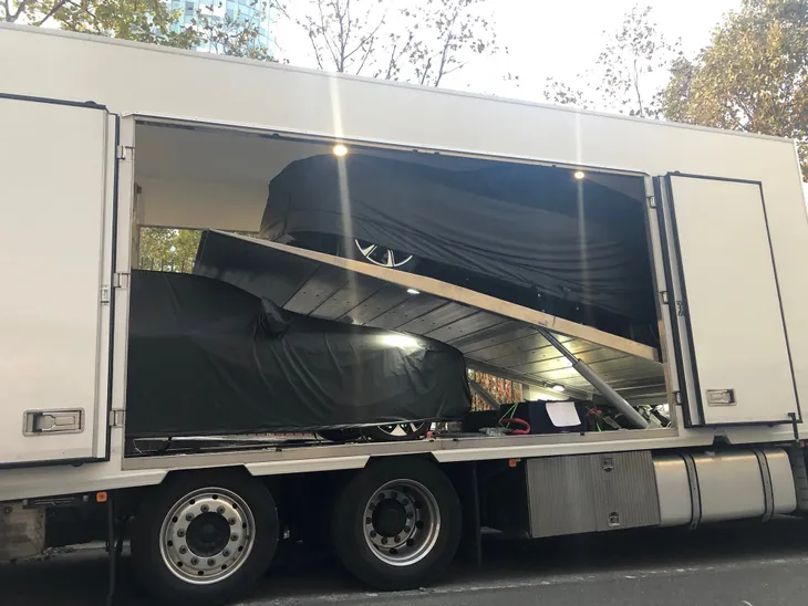 Xe VinFast được di chuyển từ Ý tới Paris Motor Show - Ảnh 3. Xe VinFast được di chuyển từ Ý tới Paris Motor Show - Ảnh 3.