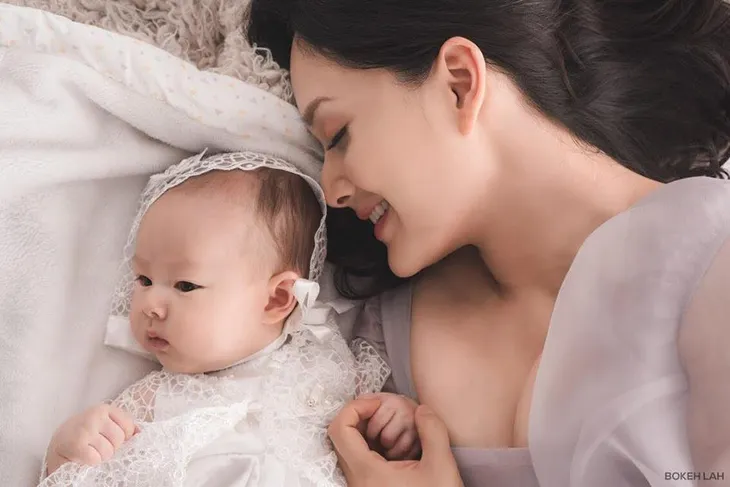 Lan Phương ngày càng mòn con mắt sau sinh con gái đầu lòng - Ảnh 2. Lan Phương ngày càng mòn con mắt sau sinh con gái đầu lòng - Ảnh 2.
