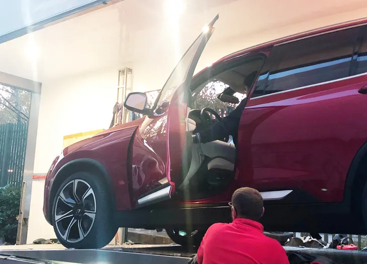 Xe VinFast được di chuyển từ Ý tới Paris Motor Show - Ảnh 7. Xe VinFast được di chuyển từ Ý tới Paris Motor Show - Ảnh 7.