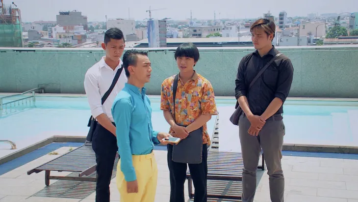 Cung đường tội lỗi - Tập 22: Chết cười màn đấu khẩu ở bể bơi giữa Tèo và Phú Thịnh - Ảnh 1. Cung đường tội lỗi - Tập 22: Chết cười màn đấu khẩu ở bể bơi giữa Tèo và Phú Thịnh - Ảnh 1.