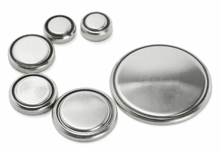 Pin hết sử dụng, nên xử lý ra sao để tránh gây hại cho trẻ? - Ảnh 1. Pin hết sử dụng, nên xử lý ra sao để tránh gây hại cho trẻ? - Ảnh 1.