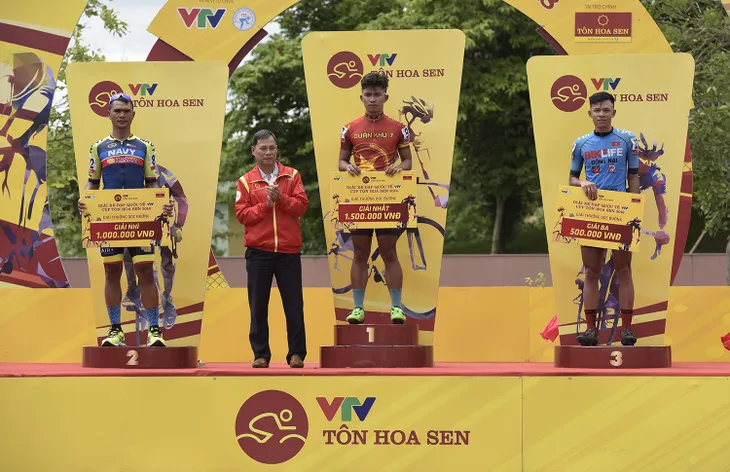 ẢNH: Những khoảnh khắc ấn tượng chặng 3 Giải xe đạp quốc tế VTV Cup Tôn Hoa Sen 2018 - Thanh Hoá đi Nghệ An - Ảnh 11. ẢNH: Những khoảnh khắc ấn tượng chặng 3 Giải xe đạp quốc tế VTV Cup Tôn Hoa Sen 2018 - Thanh Hoá đi Nghệ An - Ảnh 11.