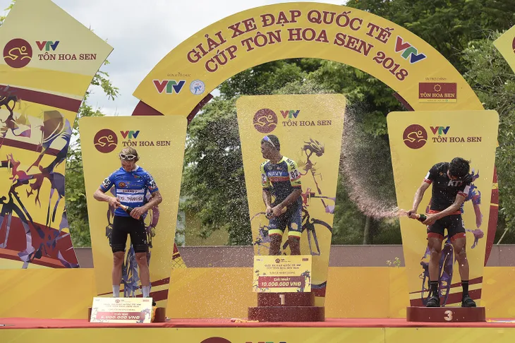 ẢNH: Những khoảnh khắc ấn tượng chặng 3 Giải xe đạp quốc tế VTV Cup Tôn Hoa Sen 2018 - Thanh Hoá đi Nghệ An - Ảnh 14. ẢNH: Những khoảnh khắc ấn tượng chặng 3 Giải xe đạp quốc tế VTV Cup Tôn Hoa Sen 2018 - Thanh Hoá đi Nghệ An - Ảnh 14.