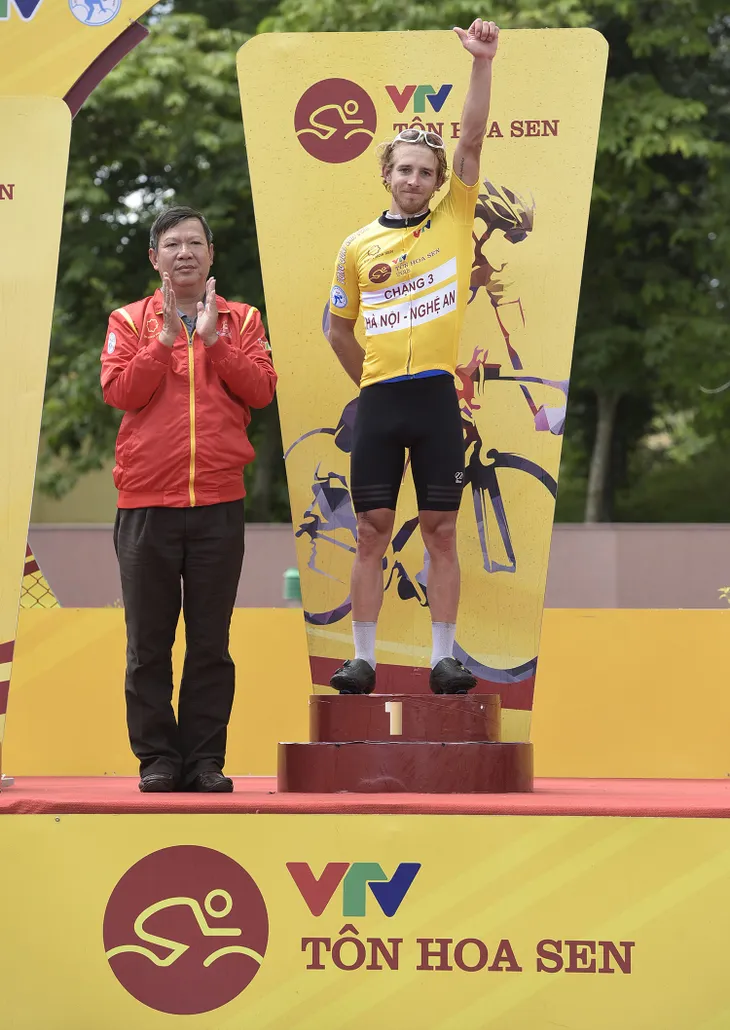 ẢNH: Những khoảnh khắc ấn tượng chặng 3 Giải xe đạp quốc tế VTV Cup Tôn Hoa Sen 2018 - Thanh Hoá đi Nghệ An - Ảnh 16. ẢNH: Những khoảnh khắc ấn tượng chặng 3 Giải xe đạp quốc tế VTV Cup Tôn Hoa Sen 2018 - Thanh Hoá đi Nghệ An - Ảnh 16.