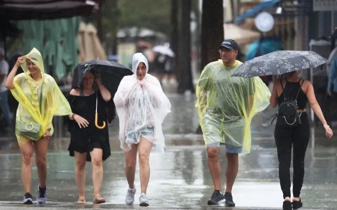 Bão nhiệt đới Gordon đổ bộ vào Florida, Mỹ - Ảnh 1. Bão nhiệt đới Gordon đổ bộ vào Florida, Mỹ - Ảnh 1.