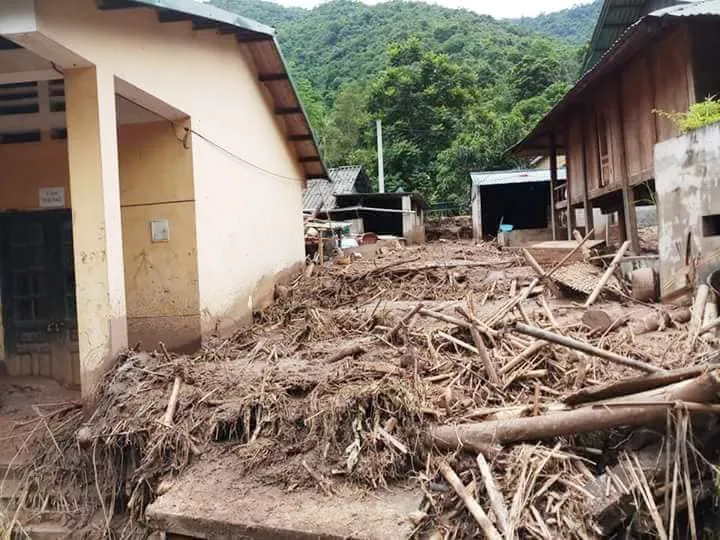 Thanh Hóa: Huyện Mường Lát tan hoang sau mưa lũ, sạt lở - Ảnh 4. Thanh Hóa: Huyện Mường Lát tan hoang sau mưa lũ, sạt lở - Ảnh 4.