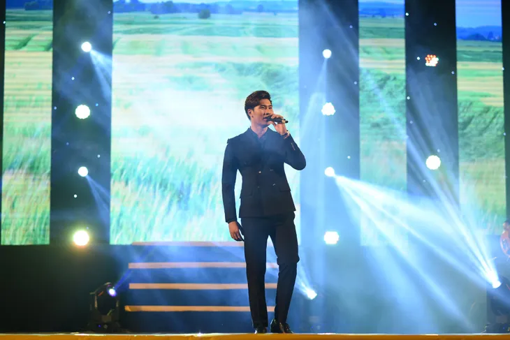 Dàn sao trẻ gây “sốt” trong liveshow Quang Lê - Ảnh 5. Dàn sao trẻ gây “sốt” trong liveshow Quang Lê - Ảnh 5.
