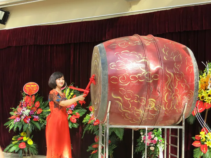 Học sinh trường THPT Kim Liên rạng rỡ trong buổi lễ khai giảng - Ảnh 5.