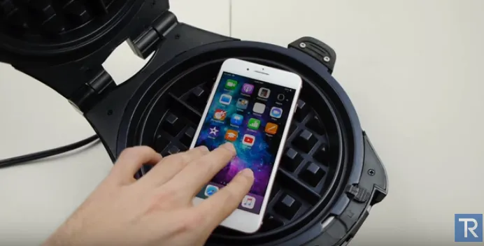 Chuyện gì xảy ra khi cho iPhone X vào máy xay sinh tố? - Ảnh 3. Chuyện gì xảy ra khi cho iPhone X vào máy xay sinh tố? - Ảnh 3.