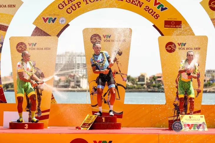 ẢNH: Những khoảnh khắc ấn tượng chặng 5 Giải xe đạp quốc tế VTV Cup Tôn Hoa Sen 2018 - Ảnh 15. ẢNH: Những khoảnh khắc ấn tượng chặng 5 Giải xe đạp quốc tế VTV Cup Tôn Hoa Sen 2018 - Ảnh 15.