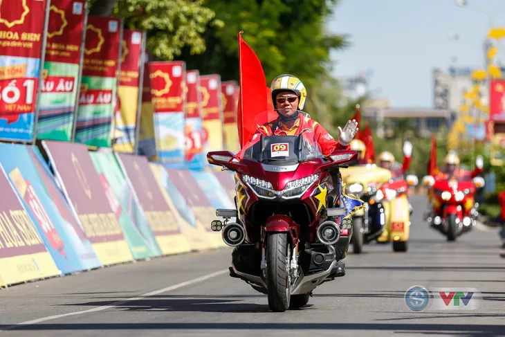 ẢNH: Những khoảnh khắc ấn tượng chặng 5 Giải xe đạp quốc tế VTV Cup Tôn Hoa Sen 2018 - Ảnh 4. ẢNH: Những khoảnh khắc ấn tượng chặng 5 Giải xe đạp quốc tế VTV Cup Tôn Hoa Sen 2018 - Ảnh 4.
