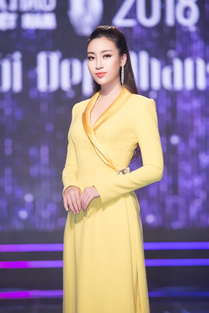 Khi thí sinh Hoa hậu Việt Nam 2018 thử sức làm điều dưỡng viên - Ảnh 7. Khi thí sinh Hoa hậu Việt Nam 2018 thử sức làm điều dưỡng viên - Ảnh 7.