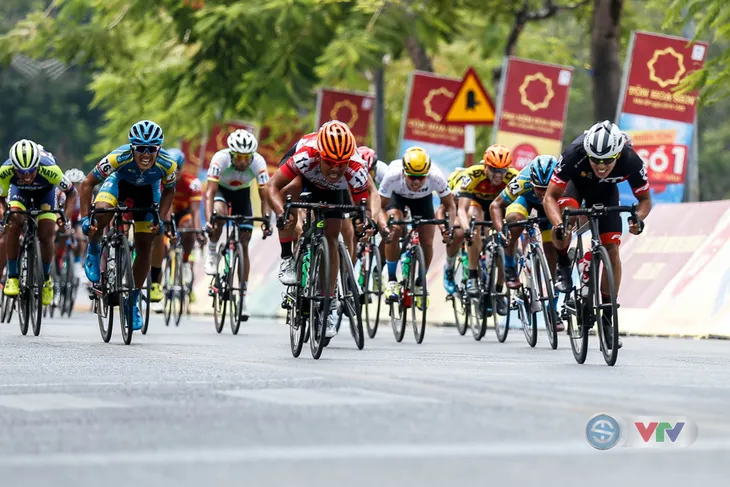 ẢNH: Những khoảnh khắc ấn tượng chặng 6 Giải xe đạp quốc tế VTV Cup Tôn Hoa Sen 2018 - Ảnh 11. ẢNH: Những khoảnh khắc ấn tượng chặng 6 Giải xe đạp quốc tế VTV Cup Tôn Hoa Sen 2018 - Ảnh 11.