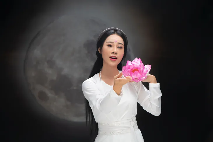 Ca sĩ Hoa Trần tung MV cover nhạc phim Diên Hi công lược với tạo hình bí ẩn - Ảnh 1. Ca sĩ Hoa Trần tung MV cover nhạc phim Diên Hi công lược với tạo hình bí ẩn - Ảnh 1.