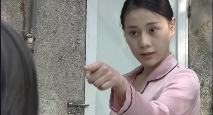 Quỳnh búp bê - Tập 9: Đi tiếp khách tối ngày, Quỳnh cảm thấy ô uế không muốn gần con - Ảnh 9. Quỳnh búp bê - Tập 9: Đi tiếp khách tối ngày, Quỳnh cảm thấy ô uế không muốn gần con - Ảnh 9.