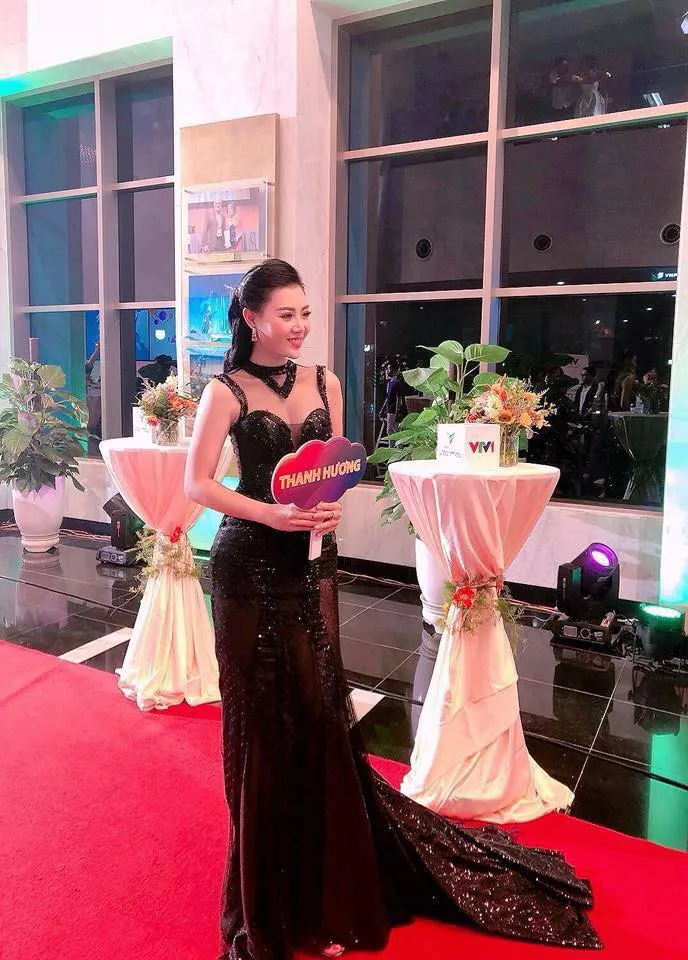 Minh Hà, Thanh Hương đẹp tựa nữ thần tại lễ trao giải VTV Awards 2018 - Ảnh 5. Minh Hà, Thanh Hương đẹp tựa nữ thần tại lễ trao giải VTV Awards 2018 - Ảnh 5.