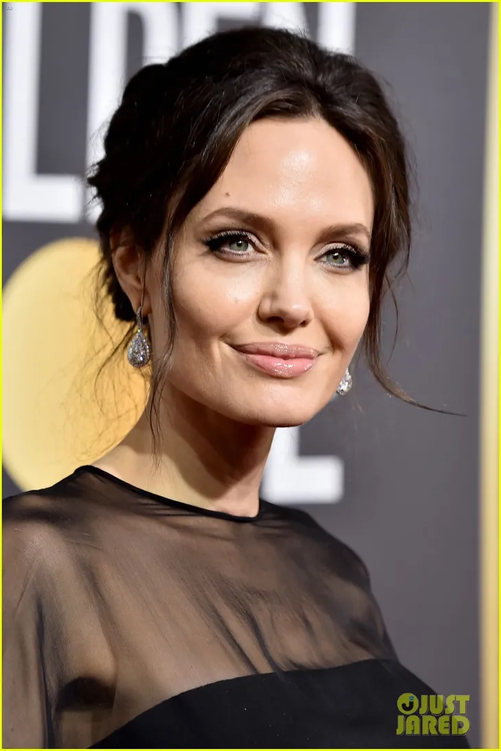 Quả cầu vàng 2018: Angelina Jolie rạng ngời bên con trai nuôi người Việt - Ảnh 2. Quả cầu vàng 2018: Angelina Jolie rạng ngời bên con trai nuôi người Việt - Ảnh 2.