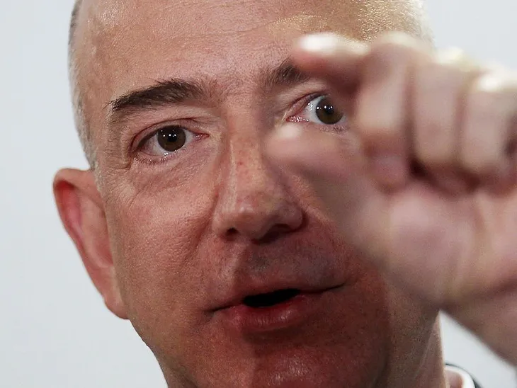 Jeff Bezos: Giàu nhất hành tinh song vẫn rửa bát giúp vợ mỗi tối - Ảnh 7. Jeff Bezos: Giàu nhất hành tinh song vẫn rửa bát giúp vợ mỗi tối - Ảnh 7.