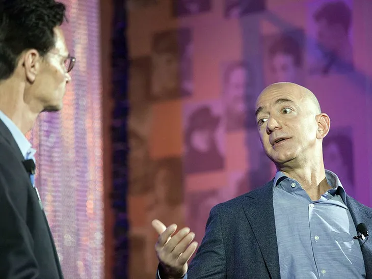 Jeff Bezos: Giàu nhất hành tinh song vẫn rửa bát giúp vợ mỗi tối - Ảnh 5. Jeff Bezos: Giàu nhất hành tinh song vẫn rửa bát giúp vợ mỗi tối - Ảnh 5.