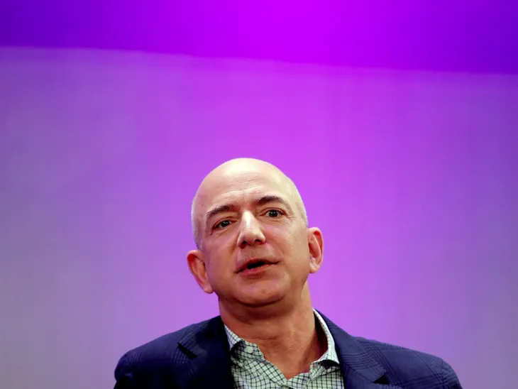 Jeff Bezos: Giàu nhất hành tinh song vẫn rửa bát giúp vợ mỗi tối - Ảnh 2. Jeff Bezos: Giàu nhất hành tinh song vẫn rửa bát giúp vợ mỗi tối - Ảnh 2.