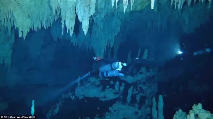 Phát hiện hang động ngầm lớn nhất hành tinh - Ảnh 6. Phát hiện hang động ngầm lớn nhất hành tinh - Ảnh 6.