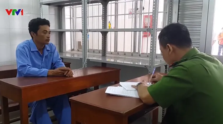 Bắt tạm giam người cha đầu độc 3 con nhỏ vì mâu thuẫn với vợ - Ảnh 1. Bắt tạm giam người cha đầu độc 3 con nhỏ vì mâu thuẫn với vợ - Ảnh 1.