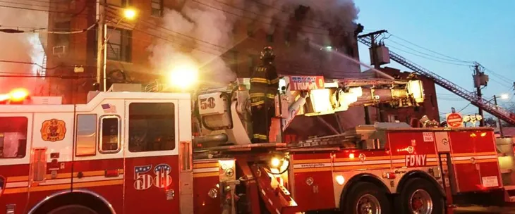 Thêm một vụ cháy chung cư tại quận Bronx, New York (Mỹ) - Ảnh 3. Thêm một vụ cháy chung cư tại quận Bronx, New York (Mỹ) - Ảnh 3.