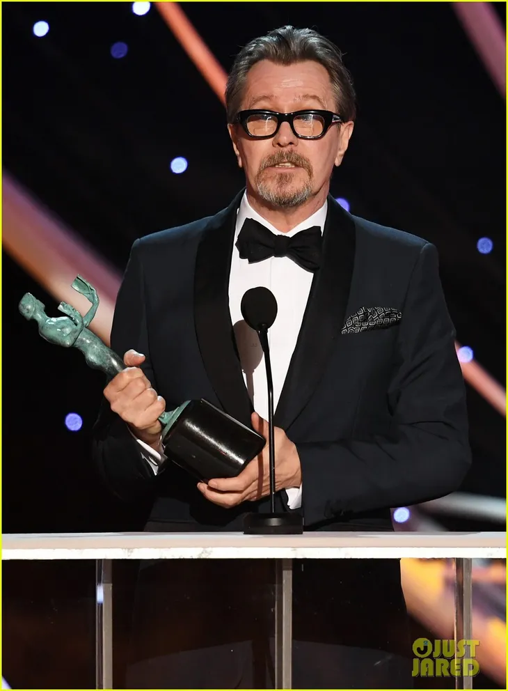 Gary Oldman tiếp tục gặt hái thành công với Darkest Hour - Ảnh 1. Gary Oldman tiếp tục gặt hái thành công với Darkest Hour - Ảnh 1.