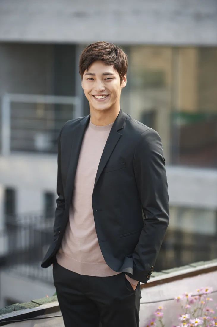 Gặp lại mỹ nam Kim Jae Won trong phim truyền hình mới Bố là tất cả - Ảnh 3. Gặp lại mỹ nam Kim Jae Won trong phim truyền hình mới Bố là tất cả - Ảnh 3.
