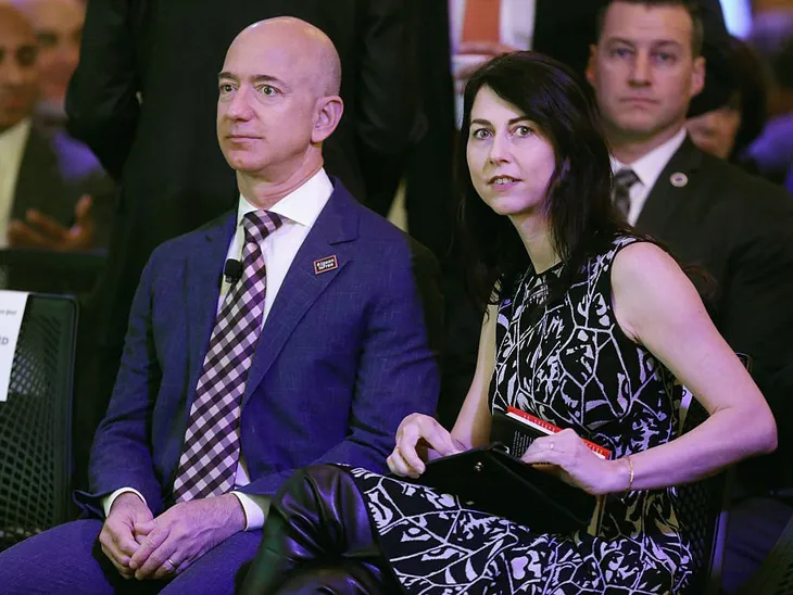 Jeff Bezos: Giàu nhất hành tinh song vẫn rửa bát giúp vợ mỗi tối - Ảnh 3. Jeff Bezos: Giàu nhất hành tinh song vẫn rửa bát giúp vợ mỗi tối - Ảnh 3.