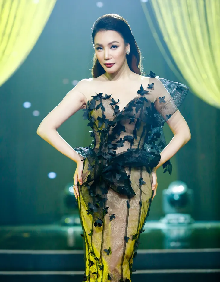 Sài Gòn đêm thứ 7: Hồ Quỳnh Hương lên tiếng về việc hot girl đi hát - Ảnh 1. Sài Gòn đêm thứ 7: Hồ Quỳnh Hương lên tiếng về việc hot girl đi hát - Ảnh 1.