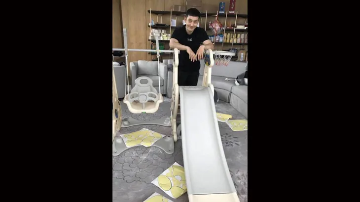 Huỳnh Hiểu Minh tự tay xây sân chơi cho con trai - Ảnh 4. Huỳnh Hiểu Minh tự tay xây sân chơi cho con trai - Ảnh 4.