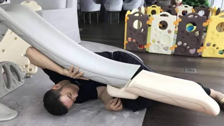 Huỳnh Hiểu Minh tự tay xây sân chơi cho con trai - Ảnh 5. Huỳnh Hiểu Minh tự tay xây sân chơi cho con trai - Ảnh 5.