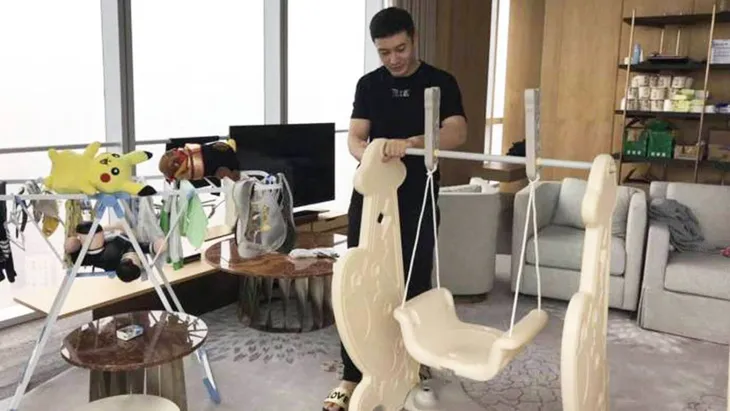 Huỳnh Hiểu Minh tự tay xây sân chơi cho con trai - Ảnh 7. Huỳnh Hiểu Minh tự tay xây sân chơi cho con trai - Ảnh 7.