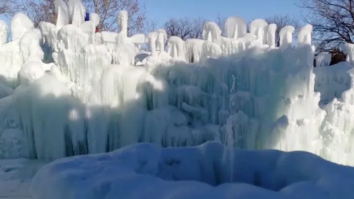 Chiêm ngưỡng lâu đài băng tại Winnipeg - Ảnh 2. Chiêm ngưỡng lâu đài băng tại Winnipeg - Ảnh 2.