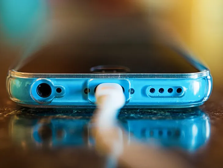 Thật không thể tin nổi: Hầu hết chúng ta đều đang sạc pin smartphone sai cách - Ảnh 4. Thật không thể tin nổi: Hầu hết chúng ta đều đang sạc pin smartphone sai cách - Ảnh 4.