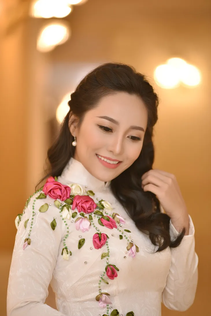 Ca sĩ 9X Bạch Trà vinh dự hát trong Vang mãi giai điệu Tổ quốc - Ảnh 1. Ca sĩ 9X Bạch Trà vinh dự hát trong Vang mãi giai điệu Tổ quốc - Ảnh 1.